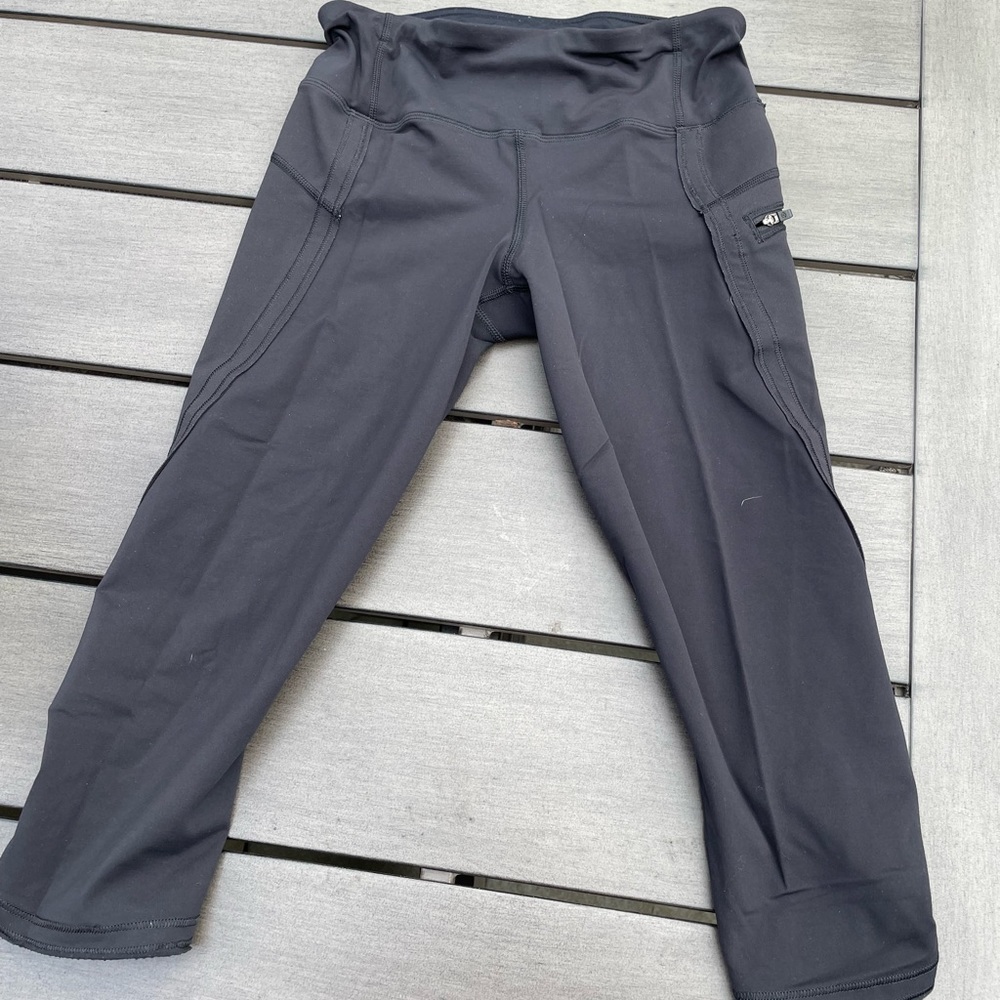 Lululemon cropped black leggings with ruched detailing and zip pockets